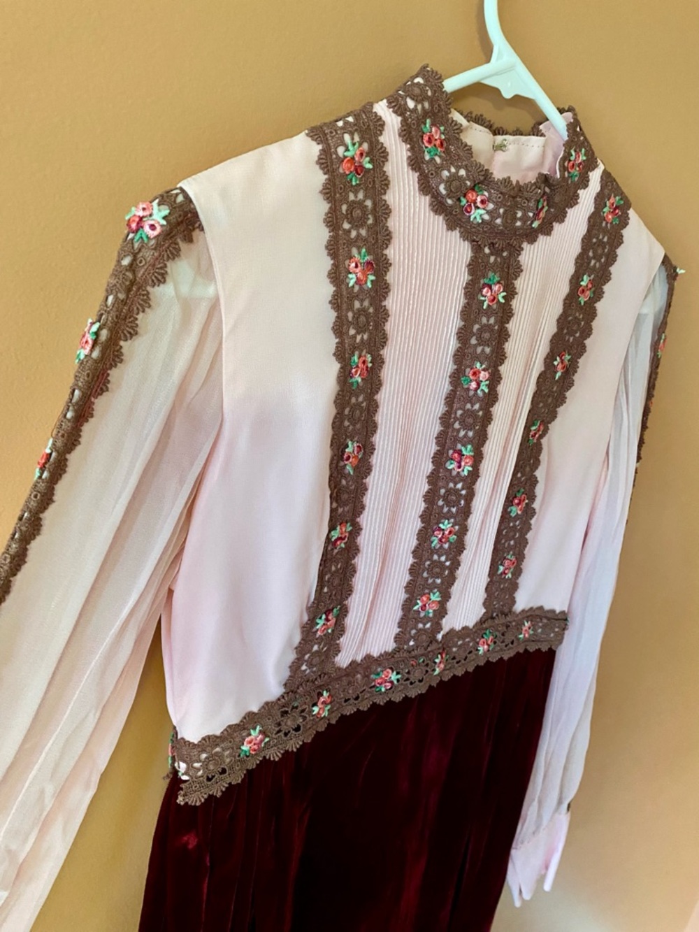 1970’s Vintage Velvet & Sheer Dress - Picture 4 of 11